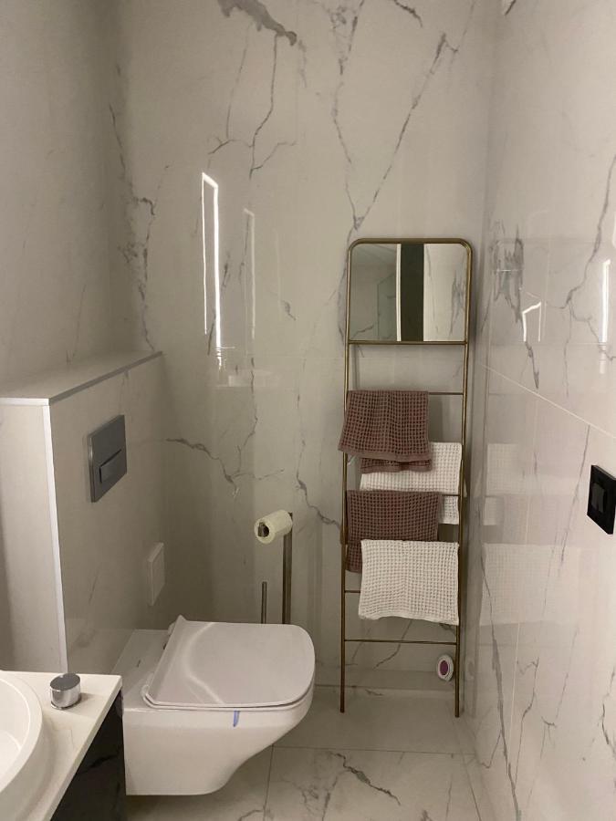 Clark Apartman *
